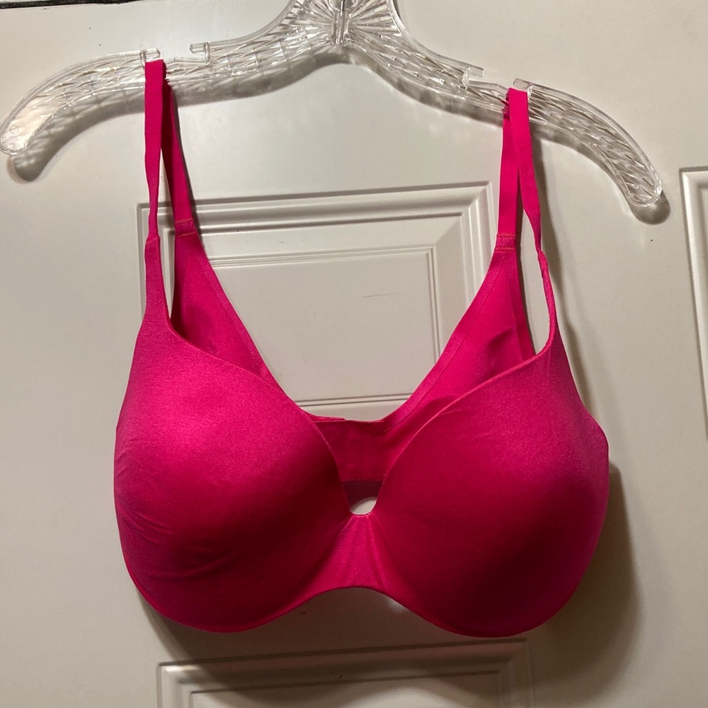 Victoria’s Secret Smooth Bra in‎ Hot Pink 34DD